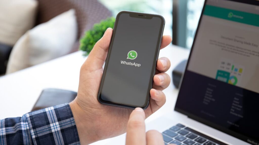 use WhatsApp on two phones